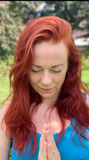 Camilla Lotus i roligt øjeblik med fokus på taknemmelighed og nærvær